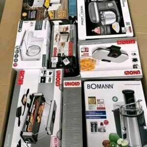 Appareils de cuisine variés : mixeur, palette, chauffe-eau, micro-ondes et bien plus encore.