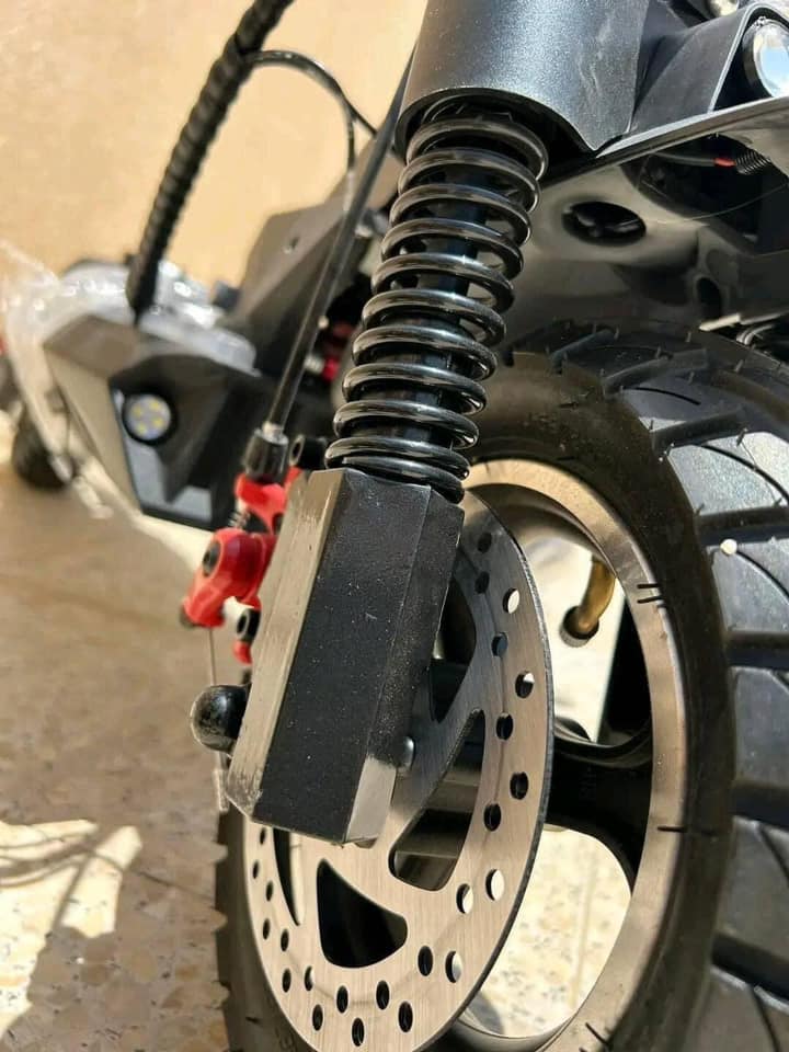 Palette mixte de trottinettes électriques de haute qualité (20 unités) - Image 2