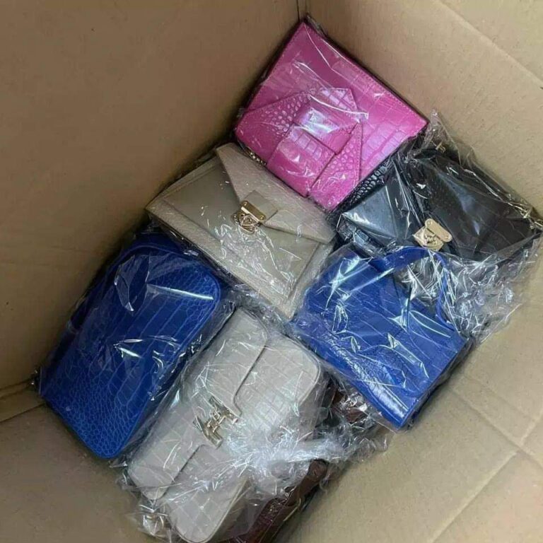 Wholesale Women’s Bags & Purses Pallet - Image 5