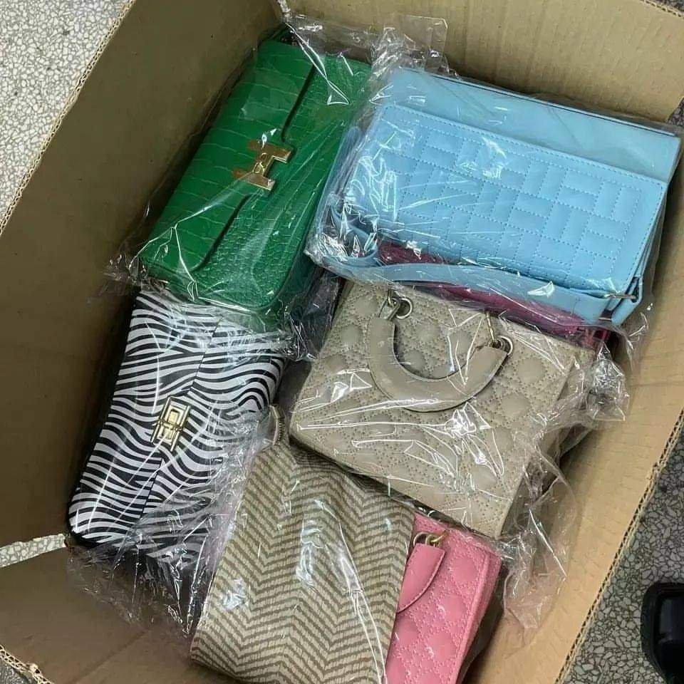 Wholesale Women’s Bags & Purses Pallet - Image 2
