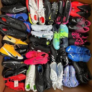 Palette de crampons de football de tailles mixtes